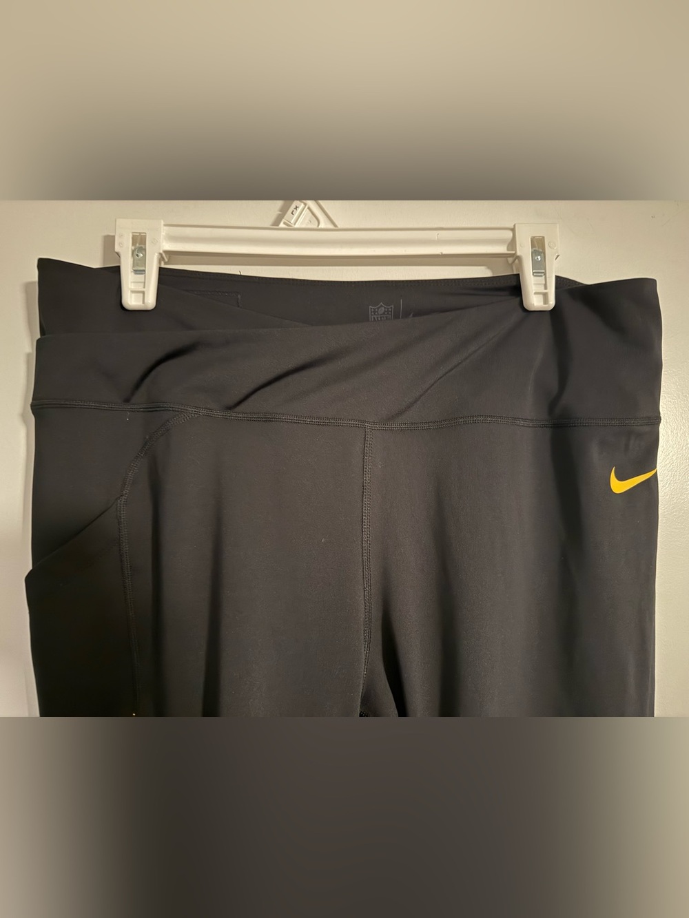 Pittsburgh Steelers Nike Women's Yard Line Crossover Leggings - Black - Picture 4 of 5